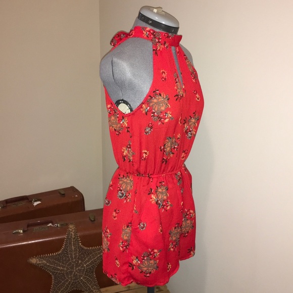 Red floral romper. - Picture 3 of 7